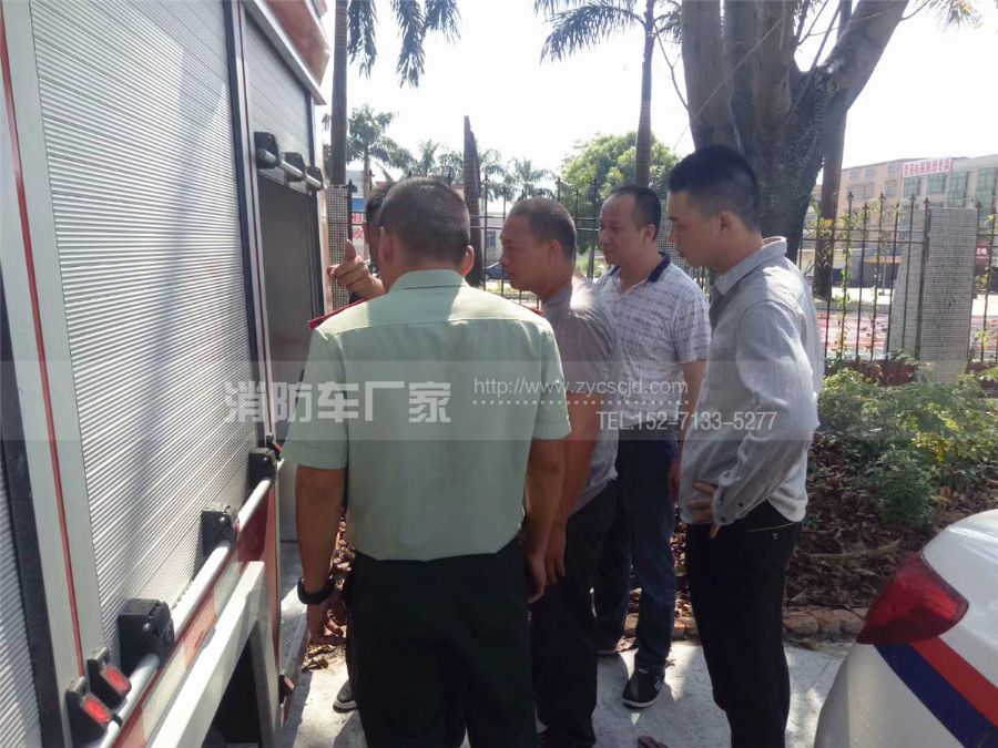 東風4噸水罐消防車 東風4噸水罐消防車