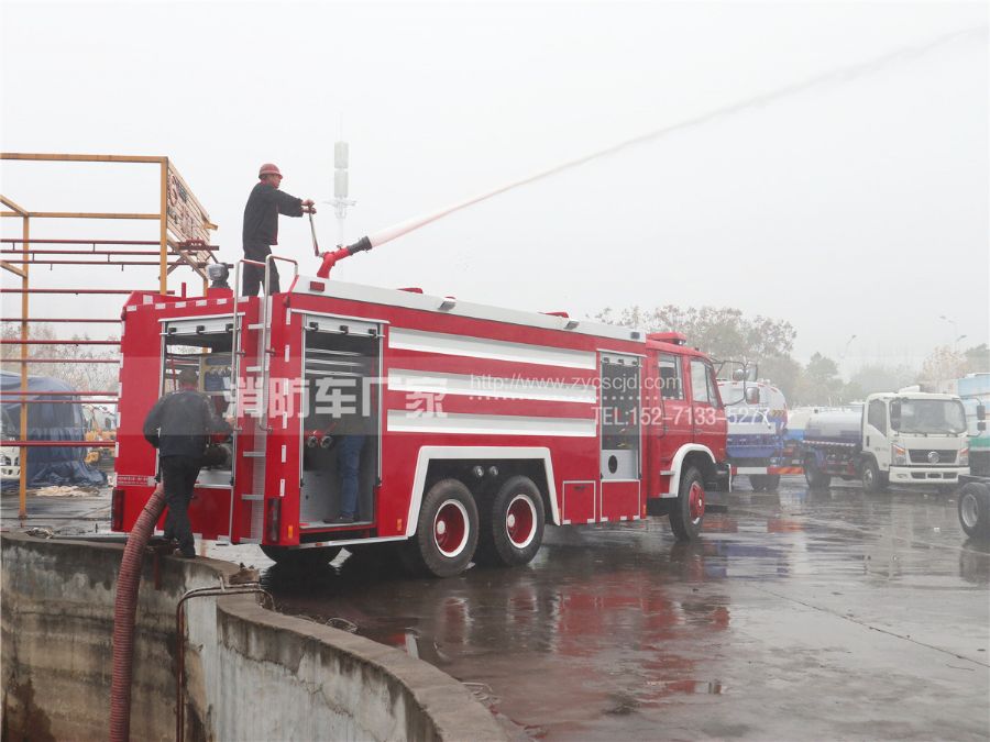 東風后雙橋12噸泡沫消防車調試 東風后雙橋12噸泡沫消防車調試
