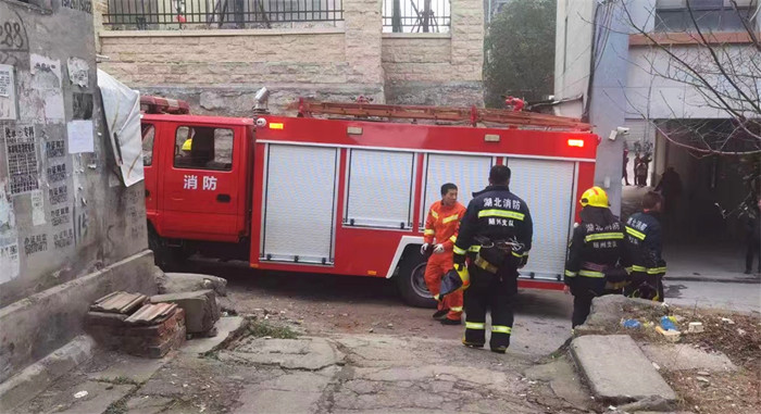 2.5噸水罐消防車實戰(zhàn)圖片 2.5噸水罐消防車實戰(zhàn)圖片